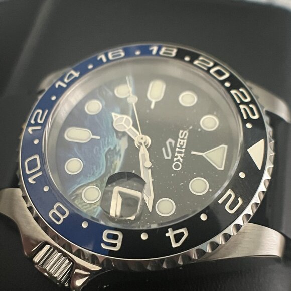 Seiko Mod The World Automatic Watch - Picture 3 of 5